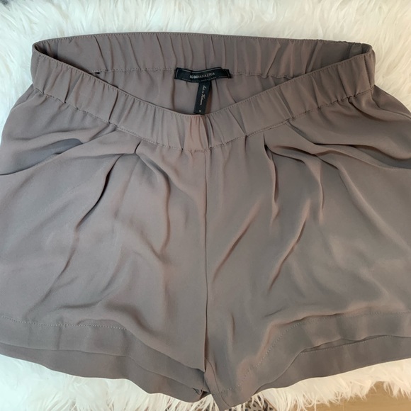 BCBG Max Azria Lightweight Olive Green Shorts with Elastic Waist & Pockets Small - Picture 7 of 11